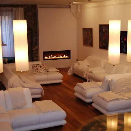 El Castell De (adults Only) * La Pobla de Lillet